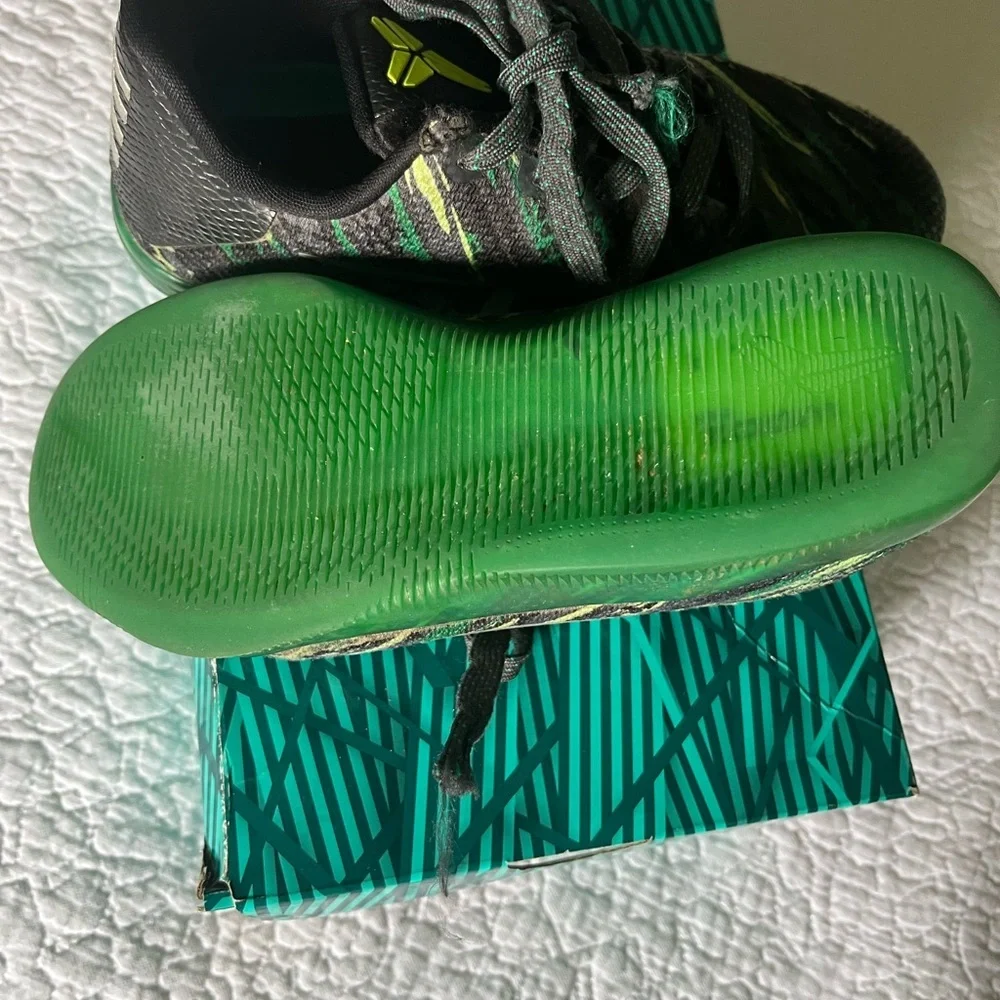 Nike Kids Black and Yellow Sneakers